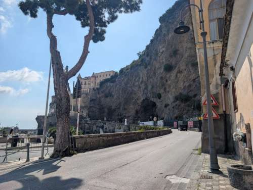 Tunnel Minori-Maiori, il Comune formalizza il no alla galleria e apre il confronto con gli enti competenti